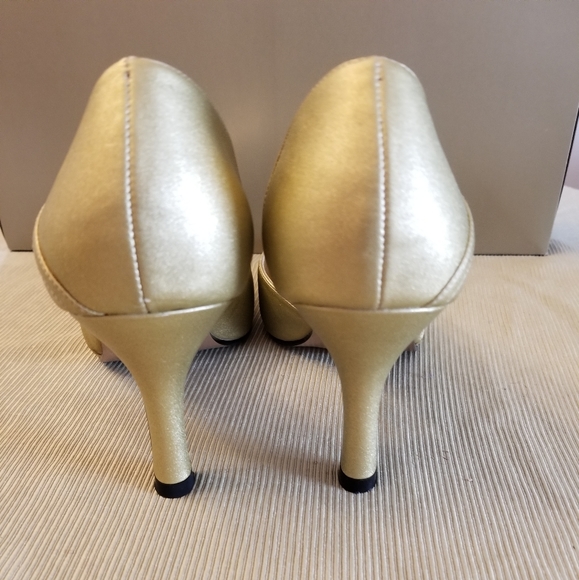 Gold shoes - NWOT - Picture 3 of 4